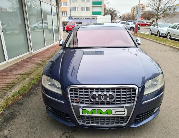 Audi S8 3