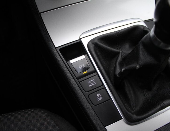 Volkswagen Passat Kombi 1,6 l 77 kw