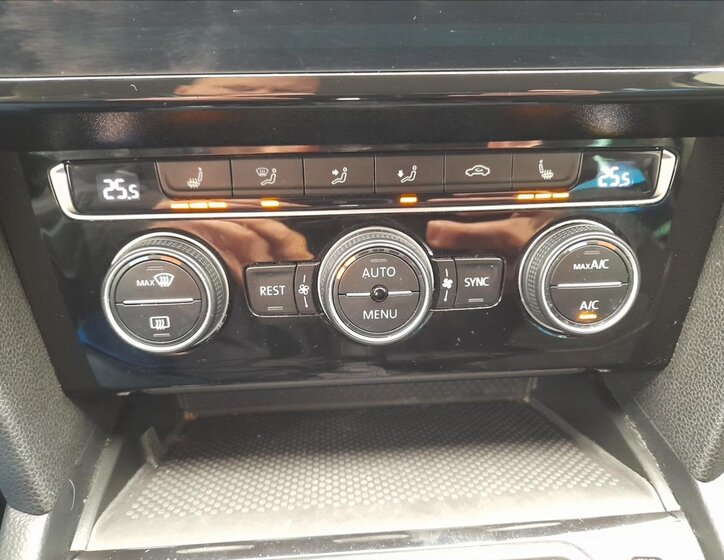 Volkswagen Passat Kombi 1,5 l 110 kw