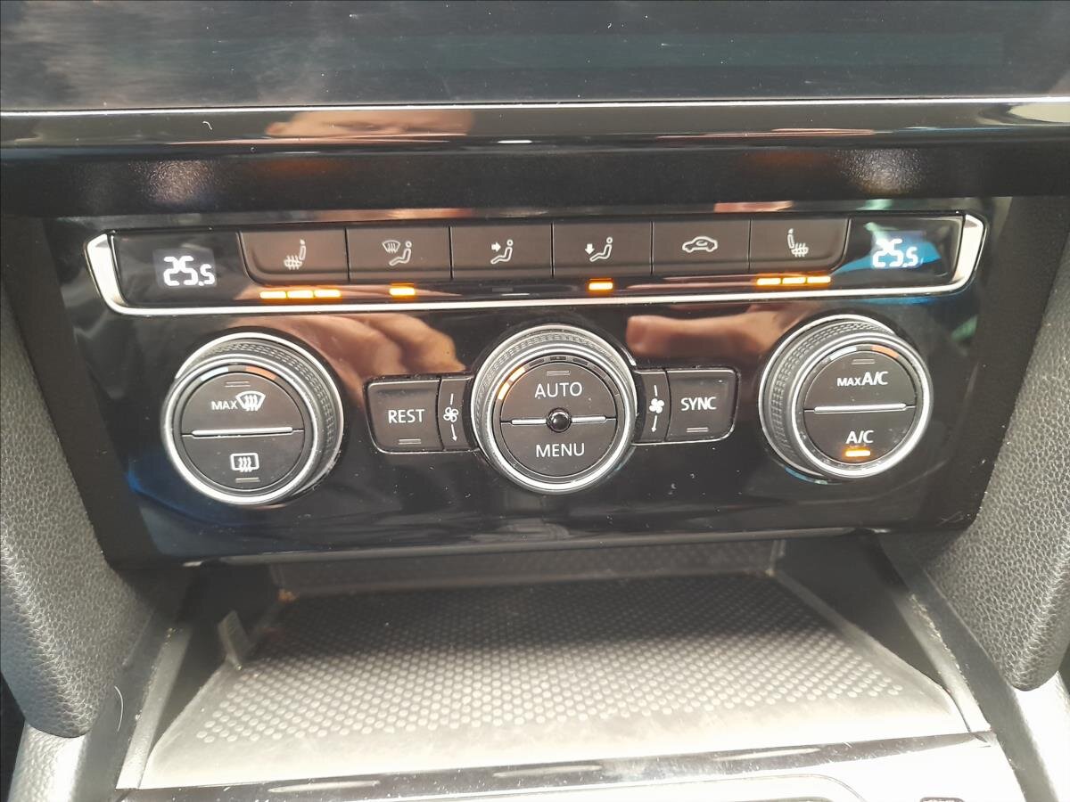 Volkswagen Passat Kombi 1,5 l 110 kw