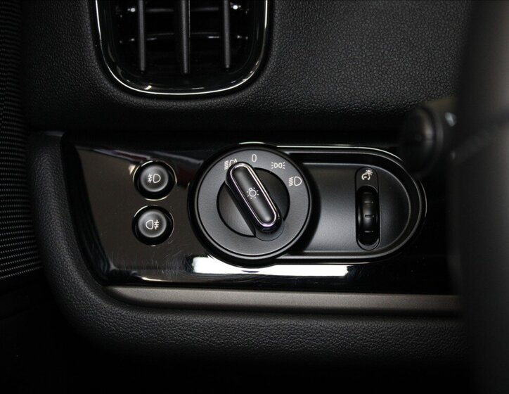 Mini Countryman SUV / Terénní 1,5 l 100 kw