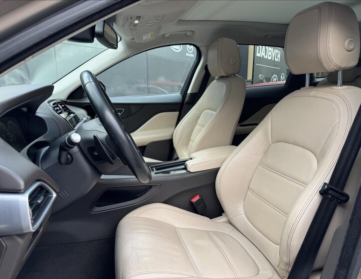 Jaguar F-Pace SUV 2,0 l 132 kw