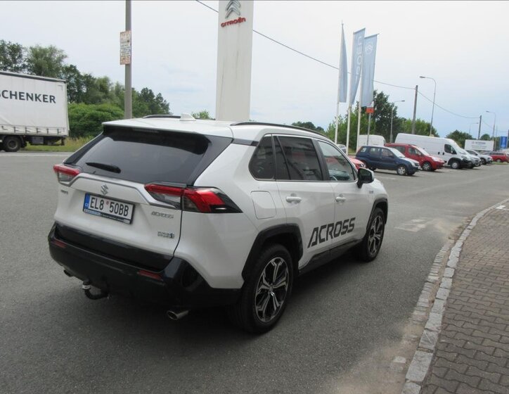 Suzuki Across Kombi 2,5 l 136 kw