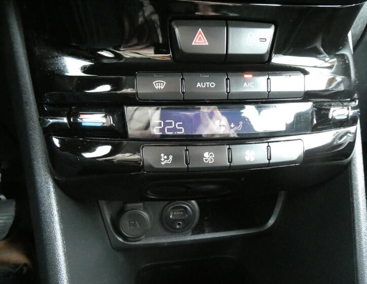 Peugeot 2008 SUV 1,2 l 60 kw