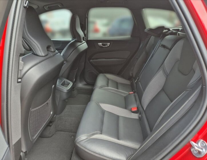 Volvo XC60 SUV / Terénní 2,0 l 145 kw