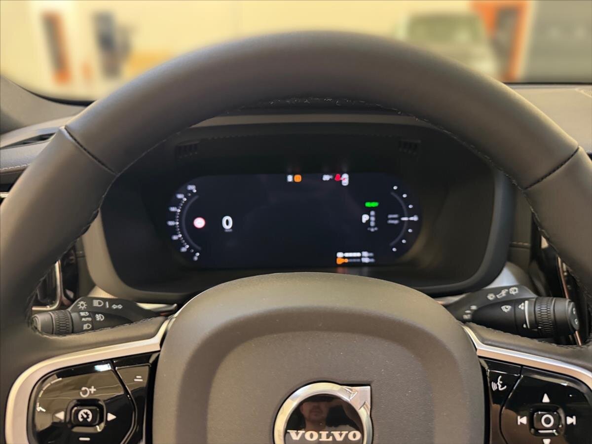 Volvo XC60 SUV / Terénní 2,0 l 228 kw