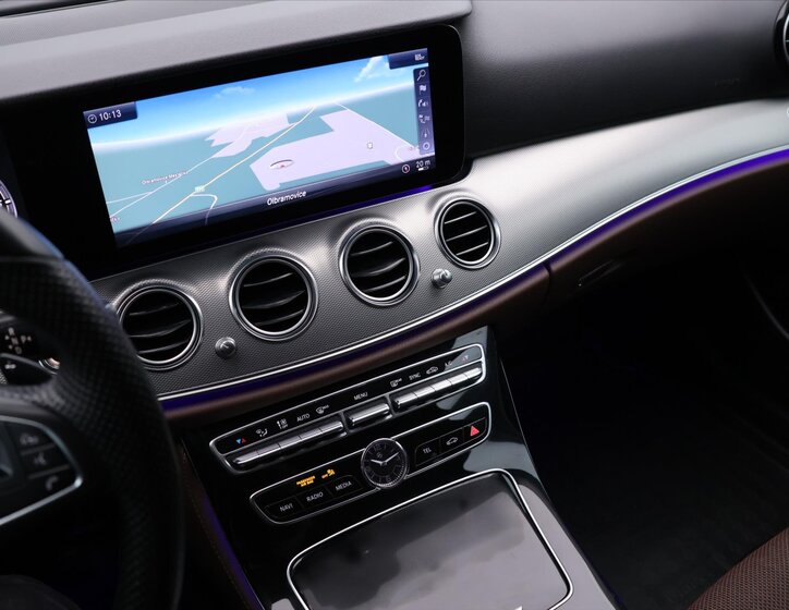 Mercedes-Benz Třídy E Sedan 2,0 l 143 kw