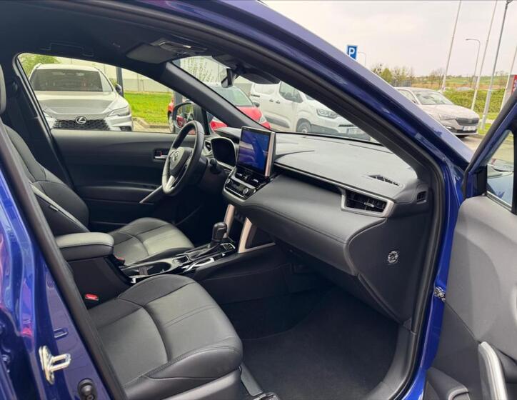 Toyota Corolla Cross 12