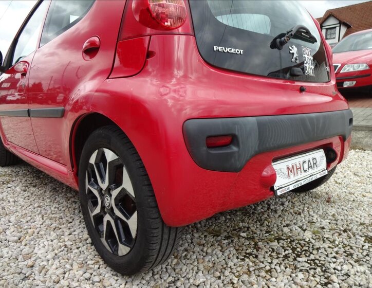 Peugeot 107 Hatchback 998,0 50 kw