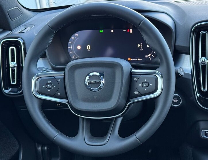 Volvo XC40 SUV / Terénní 2,0 l 120 kw