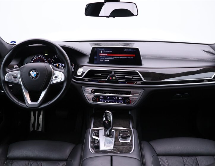 BMW Řada 7 Sedan 4,4 l 330 kw