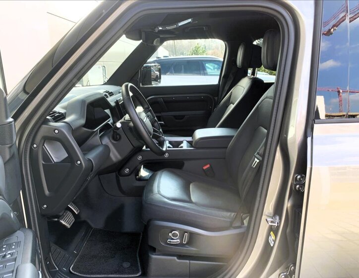 Land Rover Defender 12