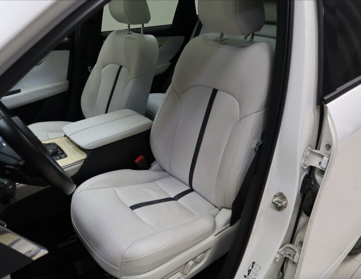 Mazda CX-60 SUV / Terénní 2,5 l 241 kw