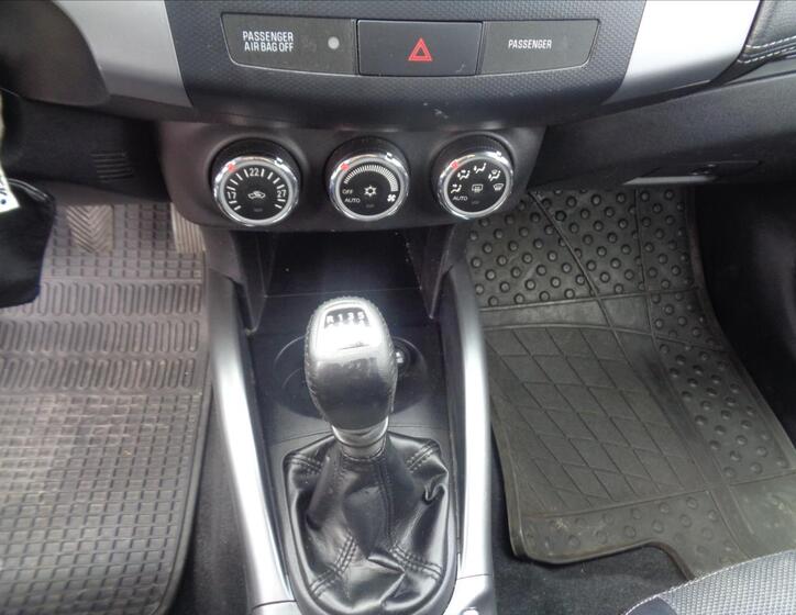 Mitsubishi Outlander 11