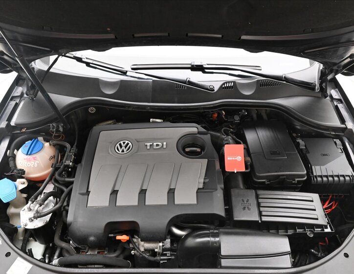 Volkswagen Passat Kombi 1,6 l 77 kw