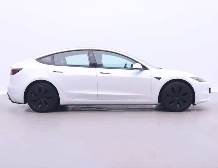 Tesla Model 3 Sedan / Limuzína 0,0 208 kw