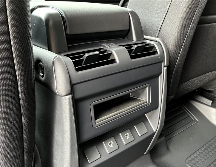 Land Rover Defender SUV / Terénní 3,0 l 147 kw