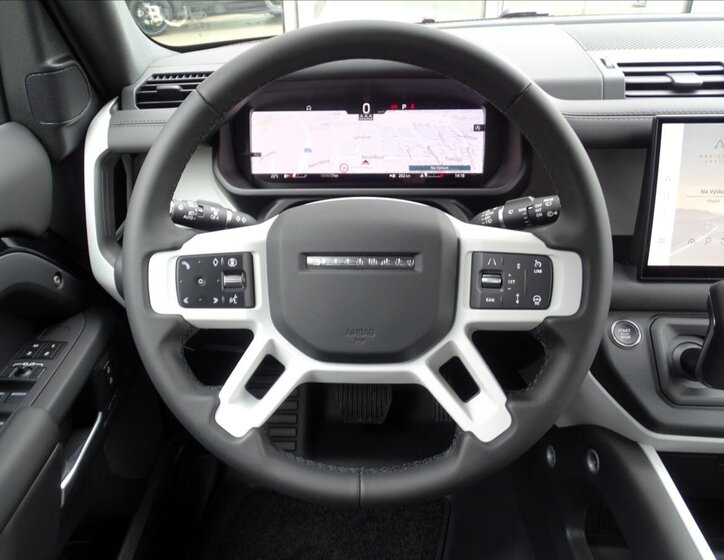 Land Rover Defender 13