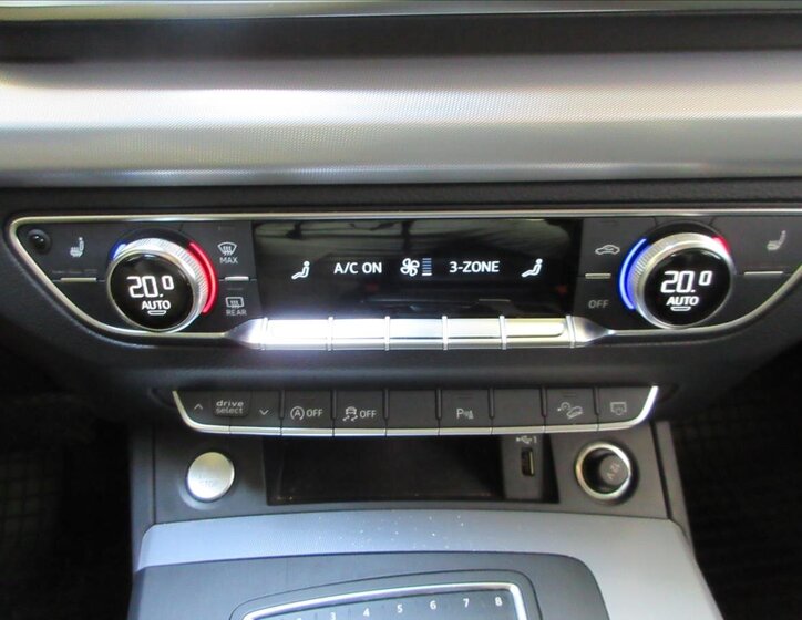 Audi Q5 SUV / Terénní 2,0 l 140 kw
