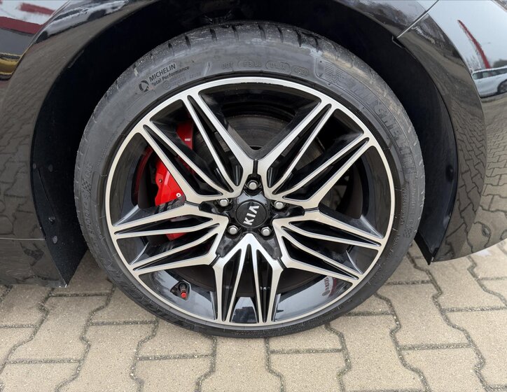 KIA Stinger Hatchback 3,3 l 269 kw