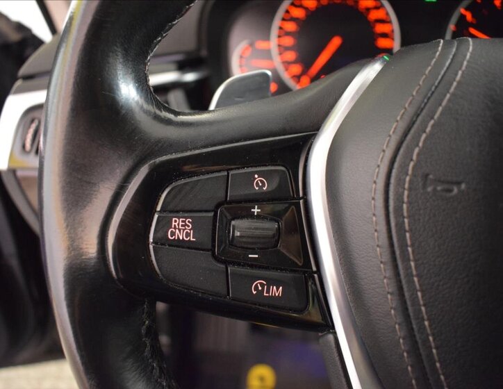 BMW Řada 5 Sedan / Limuzína 3,0 l 195 kw