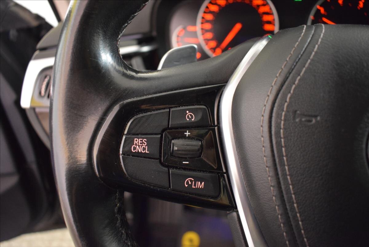 BMW Řada 5 Sedan / Limuzína 3,0 l 195 kw