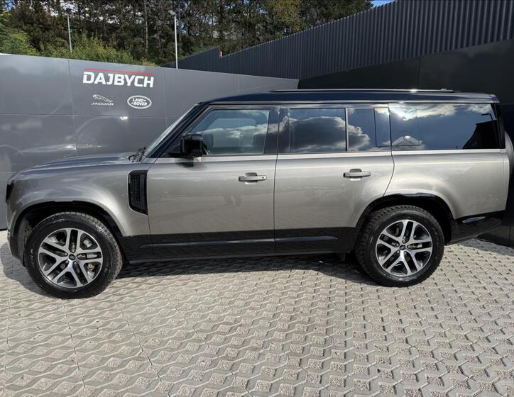 Land Rover Defender 5