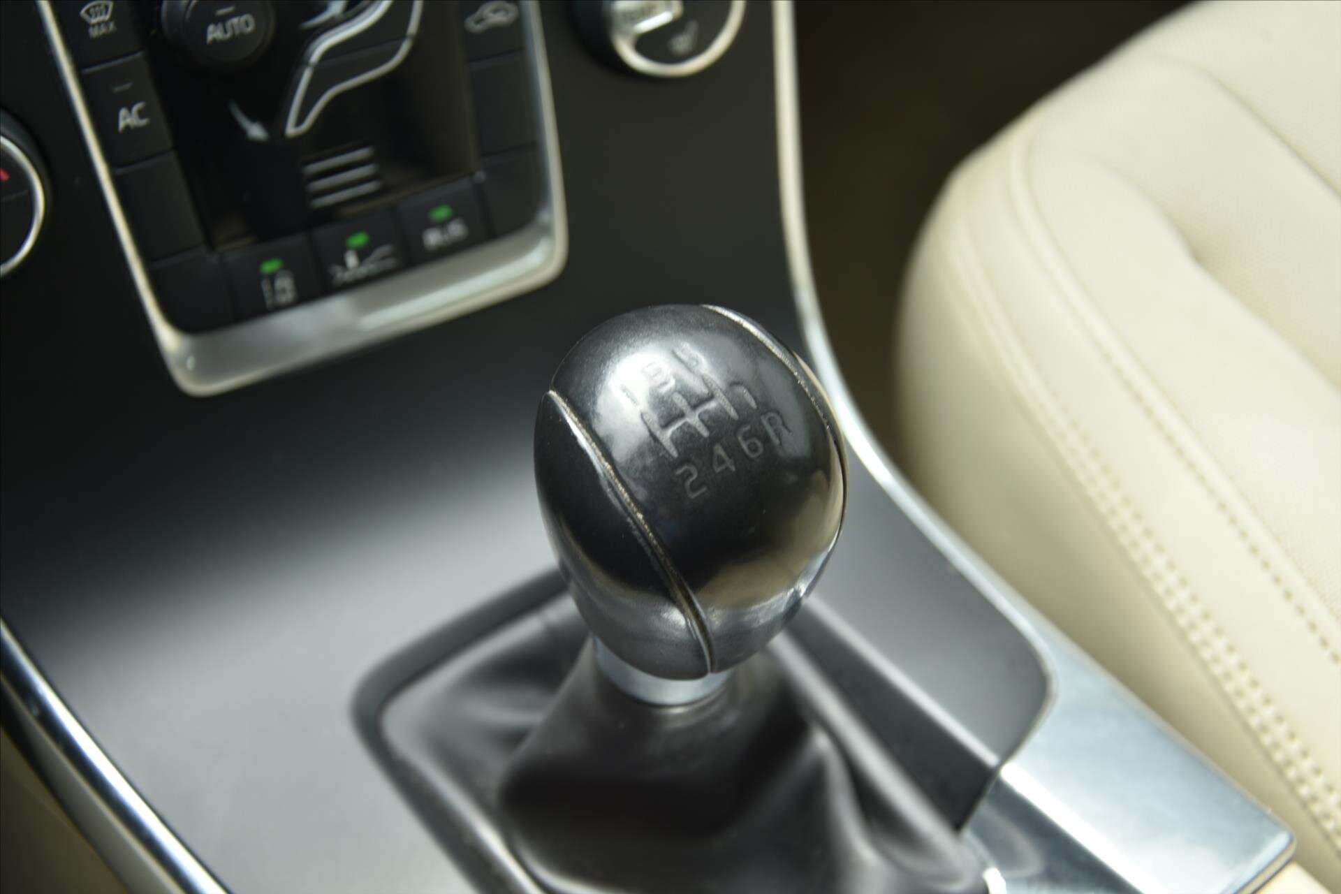 Volvo V60 Kombi 2,0 l 120 kw