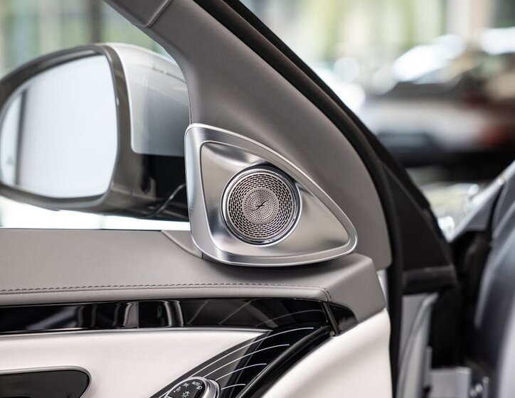 Mercedes-Benz Ostatní Sedan / Limuzína 6,0 l 450 kw