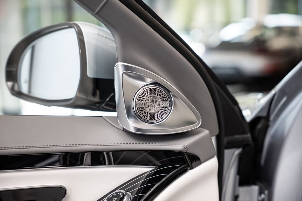 Mercedes-Benz Ostatní Sedan / Limuzína 6,0 l 450 kw