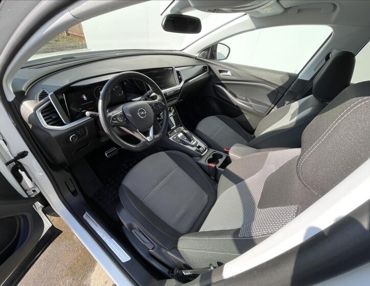 Opel Grandland SUV / Terénní 1,5 l 96 kw