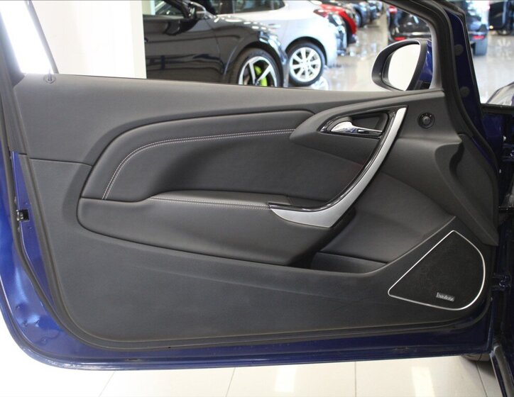 Opel Astra Hatchback 2,0 l 206 kw