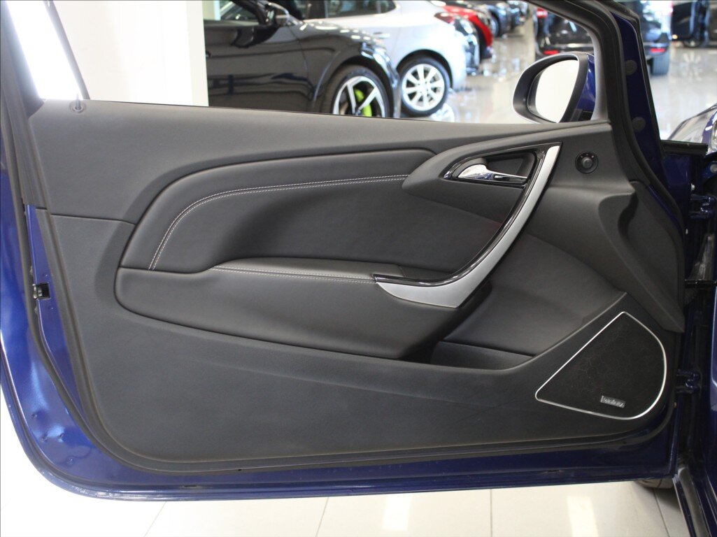 Opel Astra Hatchback 2,0 l 206 kw