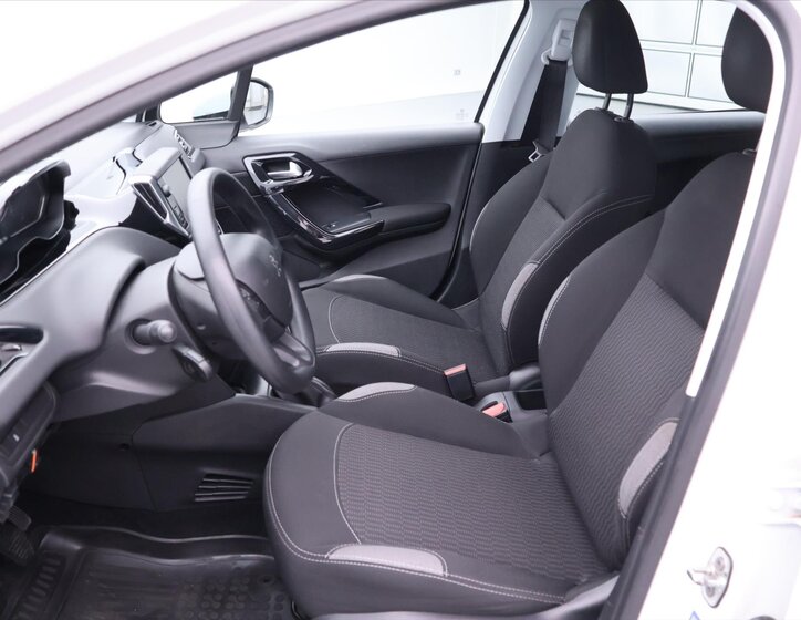 Peugeot 208 Hatchback 1,2 l 60 kw