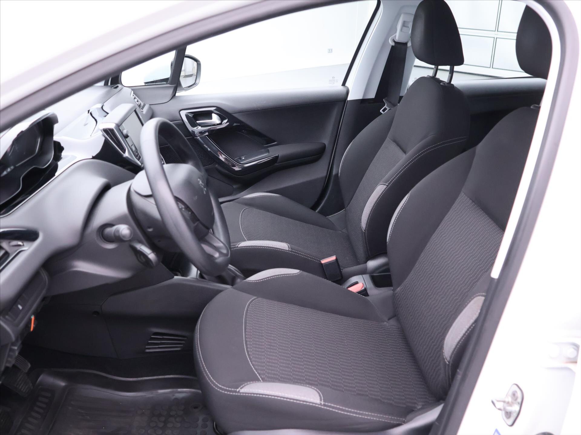 Peugeot 208 Hatchback 1,2 l 60 kw