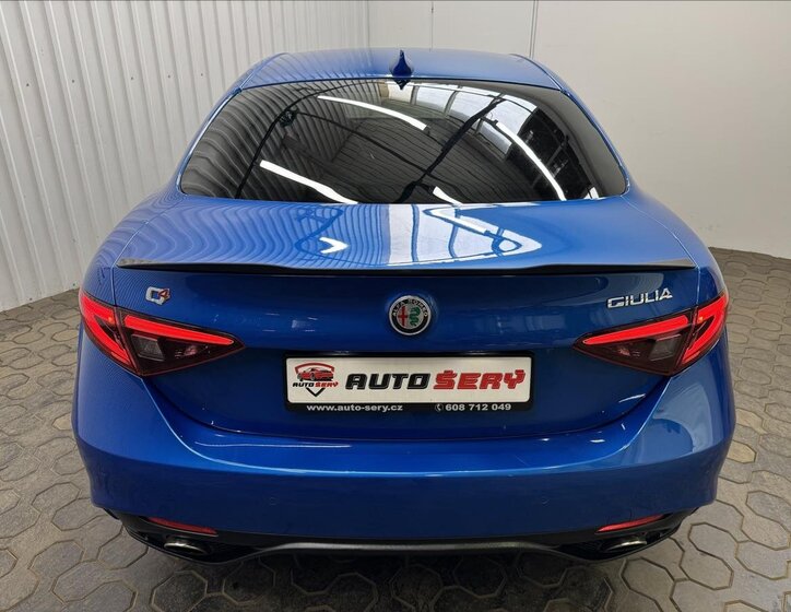 Alfa Romeo Giulia Sedan / Limuzína 2,0 l 206 kw