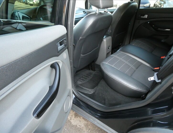 Ford Kuga SUV / Terénní 2,0 l 103 kw