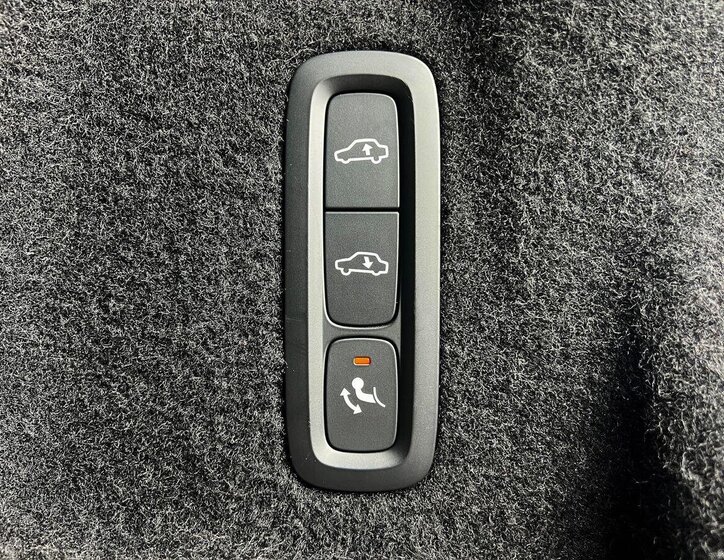 Volvo XC60 SUV / Terénní 2,0 l 288 kw