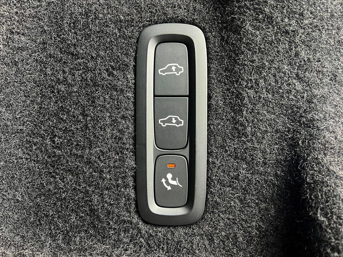 Volvo XC60 SUV / Terénní 2,0 l 288 kw