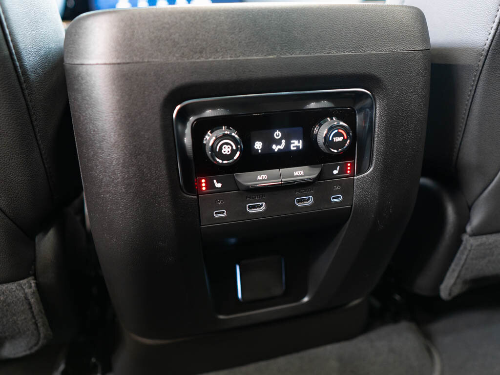 Chevrolet Suburban SUV 6,2 l 313 kw