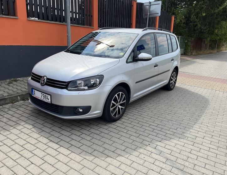 Volkswagen Touran 1