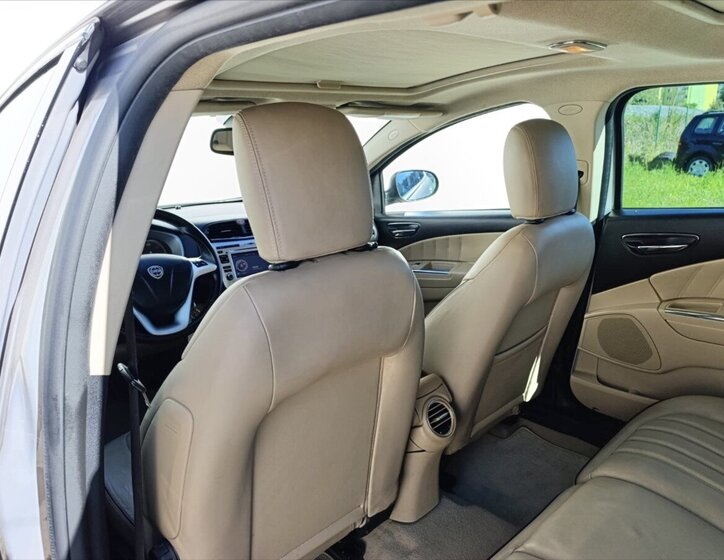 Lancia Delta Hatchback 1,6 l 88 kw