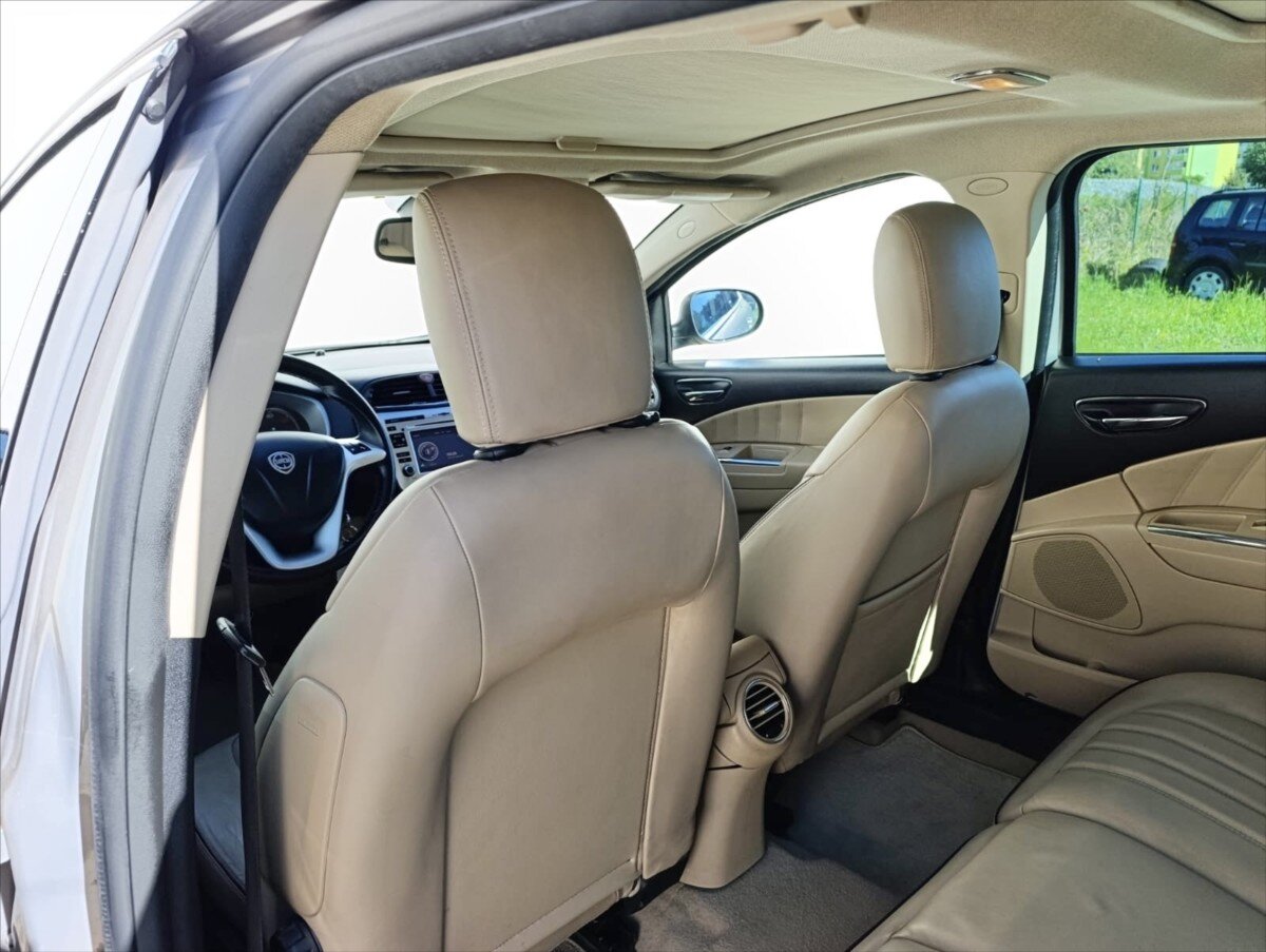 Lancia Delta Hatchback 1,6 l 88 kw