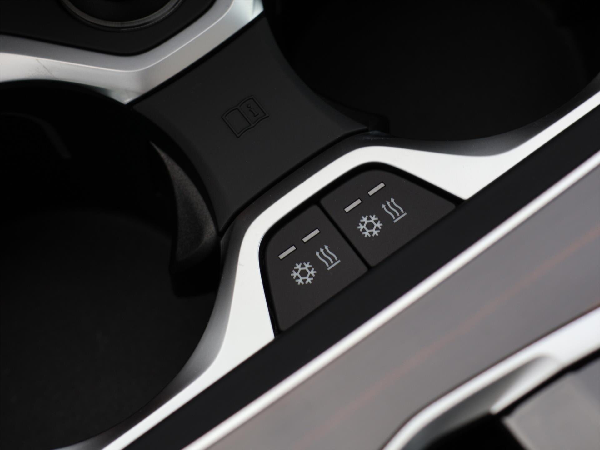 BMW X7 SUV / Terénní 3,0 l 259 kw