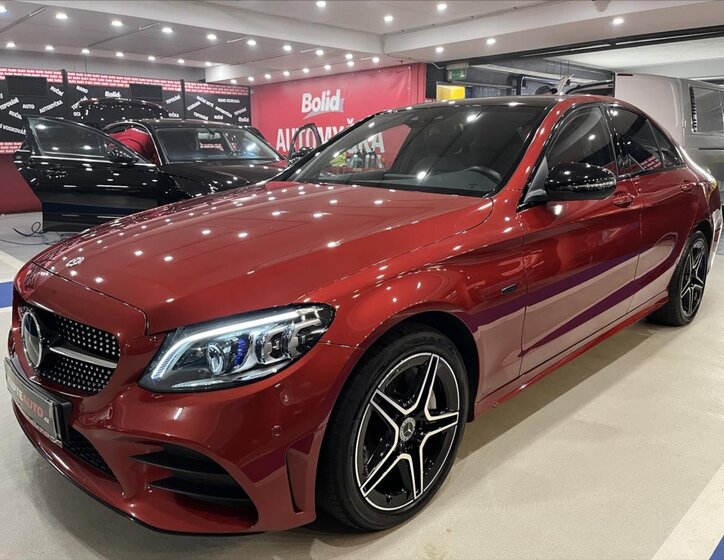 Mercedes-Benz Třídy C Sedan / Limuzína 2,0 l 143 kw