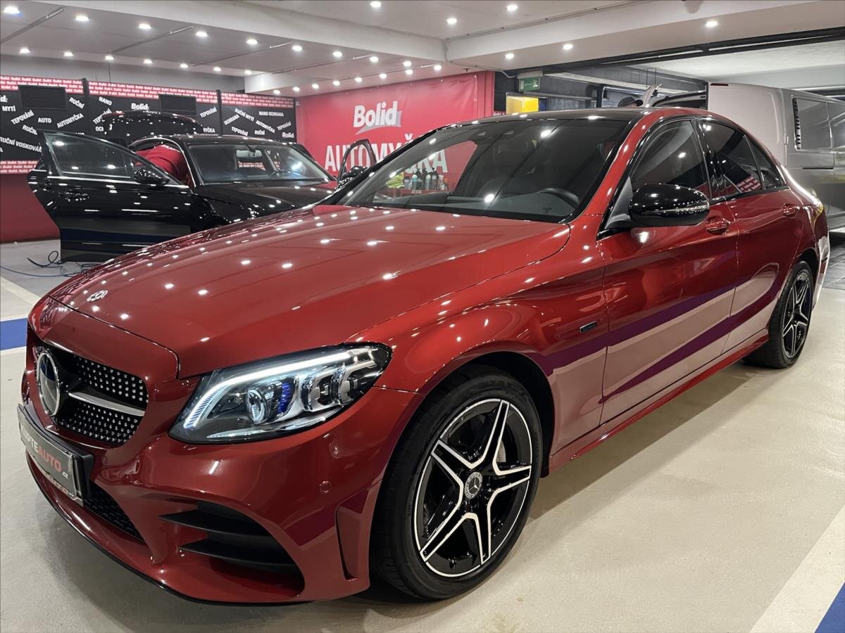 Mercedes-Benz Třídy C Sedan / Limuzína 2,0 l 143 kw