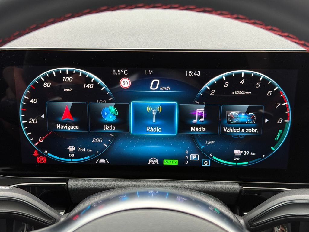 Mercedes-Benz GLA SUV / Terénní 1,3 l 160 kw