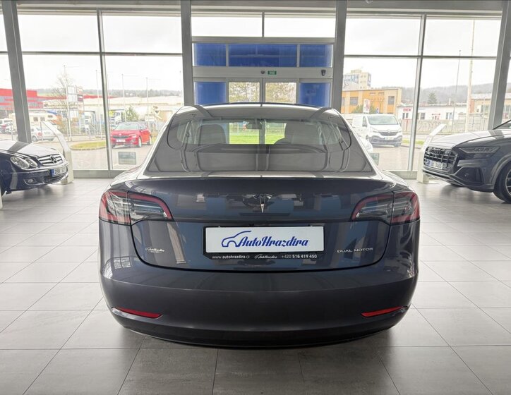 Tesla Model 3 Sedan / Limuzína 0,0 366 kw