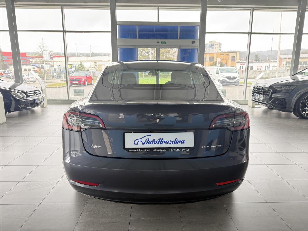 Tesla Model 3 Sedan / Limuzína 0,0 366 kw