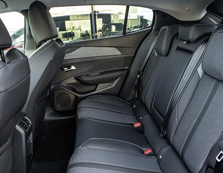 Peugeot 408 Liftback 1,2 l 105 kw